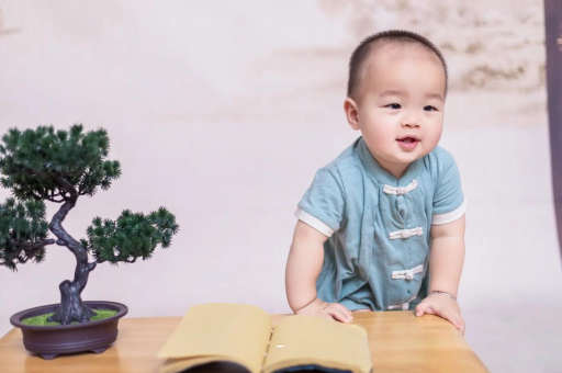 代怀选性别包生男孩宝宝尿尿浑浊